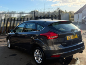 2017 Ford Focus 1.5t Ecoboost Titanium Auto Euro 6 (s/s) 5dr in Grey — image 4