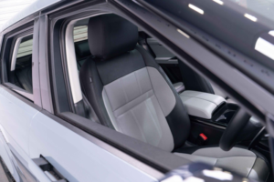 2022 Land Rover Range Rover Evoque 1.5 P300e 12.2kwh R-Dynamic Se Auto 4WD Euro 6 (s/s) 5dr in Grey — image 4