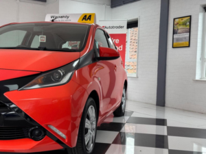 2016 Toyota Aygo 1.0 Vvt-I X-Play Euro 6 5dr in Orange — image 5