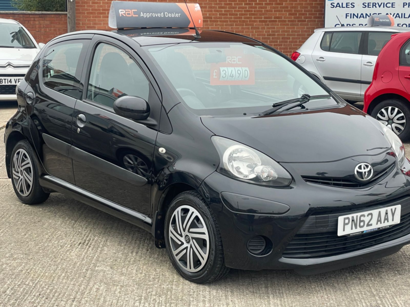 2012 Toyota Aygo 1.0l Vvt-I Ice Hatchback 5dr Petrol Manual Euro 5 (68 Bhp) in Black — image 1