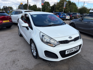 2014 Kia Rio 1.25 Vr7 Hatchback 3dr Petrol Manual Euro 5 (84 Bhp) in White — image 3