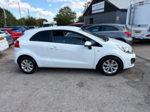 2014 Kia Rio 1.25 Vr7 Hatchback 3dr Petrol Manual Euro 5 (84 Bhp) in White — image 4