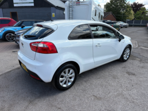 2014 Kia Rio 1.25 Vr7 Hatchback 3dr Petrol Manual Euro 5 (84 Bhp) in White — image 5