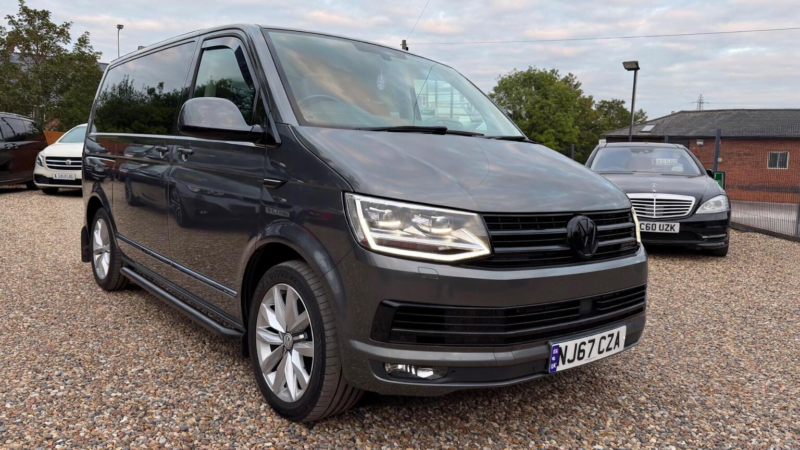 2017 Volkswagen Caravelle 2.0 Bitdi Bluemotion Tech Executive DSG Euro 6 (s/s) 5dr in Grey — image 1