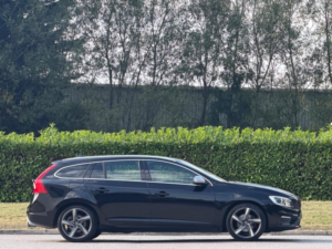2016 Volvo V60 2.0 D4 R-Design Lux Nav Euro 6 (s/s) 5dr in Black — image 2