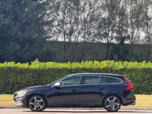 2016 Volvo V60 2.0 D4 R-Design Lux Nav Euro 6 (s/s) 5dr in Black — image 4