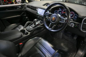 2019 Porsche Cayenne 3.0t V6 Coupe Pan Roof Bose 21" Alloys Sports Chrono Heated S/w in Black — image 6