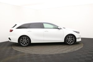 2023 Kia Ceed 1.5 T-Gdi 3 Sportswagon 5dr Petrol Manual Euro 6 (s/s) (158 Bhp) in White — image 2