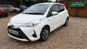 2018 Toyota Vitz in White — image 5