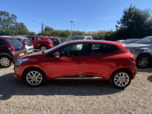 2017 Renault Clio 0.9 Dynamique Nav Tce 90 in Red — image 2