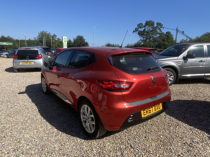 2017 Renault Clio 0.9 Dynamique Nav Tce 90 in Red — image 3