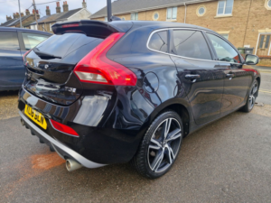 2018 Volvo V40 1.5 T3 Gpf R-Design Nav Plus Hatchback 5dr Petrol Auto Euro 6 (s/s) (152 Ps) in Black — image 3