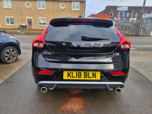 2018 Volvo V40 1.5 T3 Gpf R-Design Nav Plus Hatchback 5dr Petrol Auto Euro 6 (s/s) (152 Ps) in Black — image 4