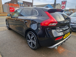 2018 Volvo V40 1.5 T3 Gpf R-Design Nav Plus Hatchback 5dr Petrol Auto Euro 6 (s/s) (152 Ps) in Black — image 6