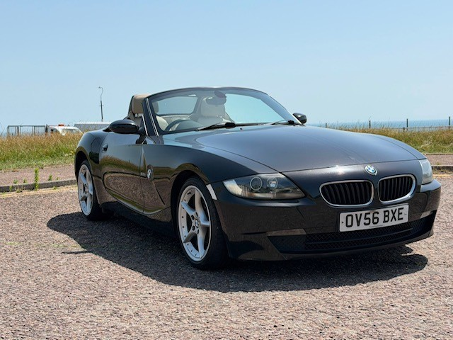 2006 BMW Z4 2.5 Z4 2.5i Se Roadster in Black — image 1
