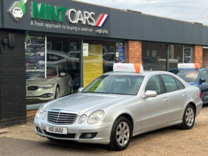 2008 Mercedes-Benz E Class 2.1 E220 Cdi Classic in Silver — image 2