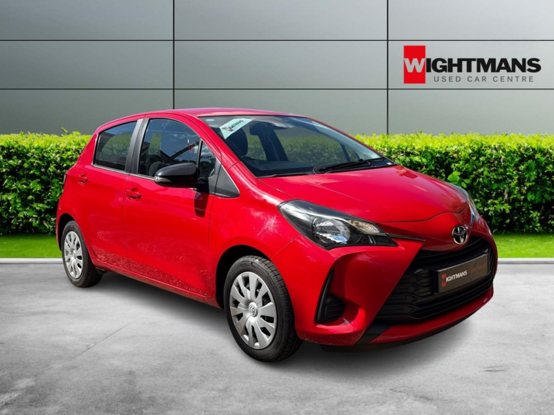 2019 Toyota Yaris 1.0 Vvt-I Active in Red — image 1
