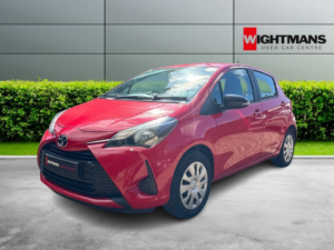 2019 Toyota Yaris 1.0 Vvt-I Active in Red — image 3