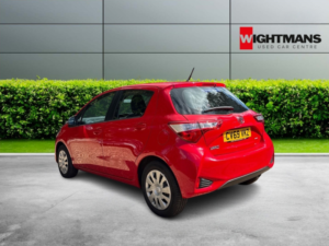 2019 Toyota Yaris 1.0 Vvt-I Active in Red — image 5
