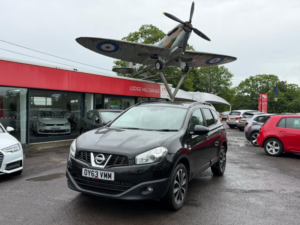 2013 Nissan Qashqai+2 1.6 Dci 360 in Black — image 4