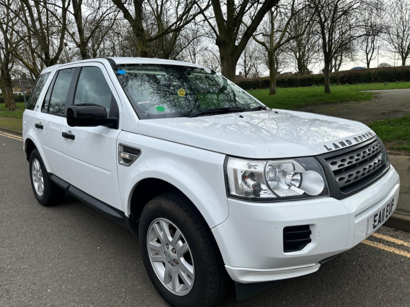 2011 Land Rover Freelander 2 2.2 Td4 S in White — image 1