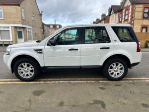 2011 Land Rover Freelander 2 2.2 Td4 S in White — image 4