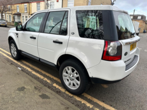 2011 Land Rover Freelander 2 2.2 Td4 S in White — image 6