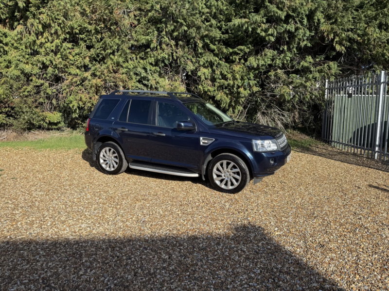 2010 Land Rover Freelander 2 2.2 Sd4 Hse in Blue — image 1