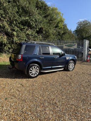 2010 Land Rover Freelander 2 2.2 Sd4 Hse in Blue — image 3