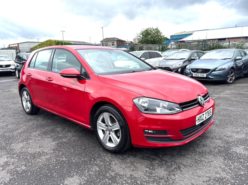 2015 Volkswagen Golf 1.6 Tdi Bluemotion Tech Match Euro 5 (s/s) 5dr in Red — image 1