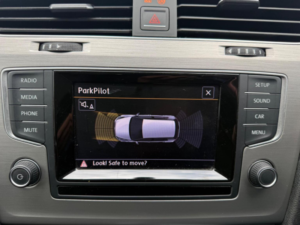 2015 Volkswagen Golf 1.6 Tdi Bluemotion Tech Match Euro 5 (s/s) 5dr in Red — image 4