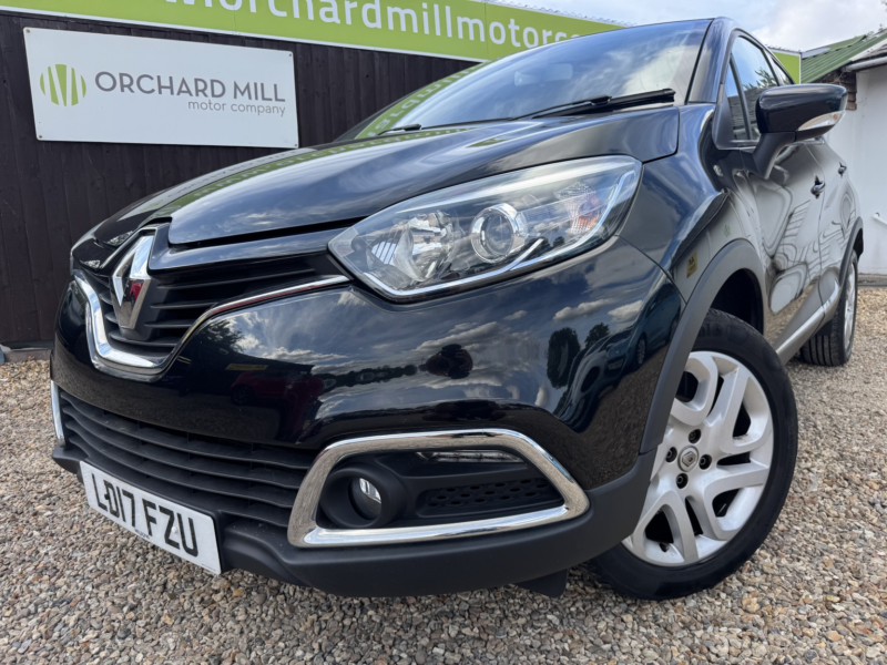 2017 Renault Captur 0.9 Dynamique Nav Tce 90 in Black — image 1