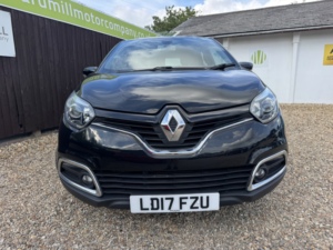 2017 Renault Captur 0.9 Dynamique Nav Tce 90 in Black — image 2