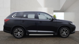 2016 Mitsubishi Outlander Di-D Gx 3 in Black — image 4