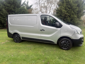 2016 Renault Trafic 1.6 Sl27 Energy Dci 125 Business Euro 6 in Silver — image 2