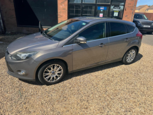 2011 Ford Focus 1.6 Tdci Titanium Euro 5 (s/s) 5dr in Brown — image 3