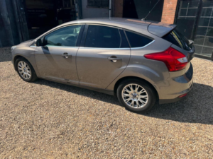 2011 Ford Focus 1.6 Tdci Titanium Euro 5 (s/s) 5dr in Brown — image 6
