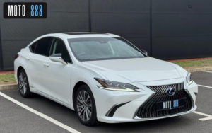 2019 Lexus Es 2.5 300h E-CVT Euro 6 (s/s) 4dr in White — image 4