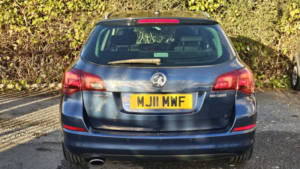 2011 Vauxhall Astra 2.0 Cdti Se in Blue — image 3