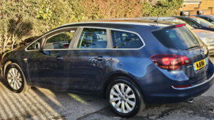 2011 Vauxhall Astra 2.0 Cdti Se in Blue — image 5