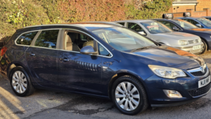 2011 Vauxhall Astra 2.0 Cdti Se in Blue — image 6