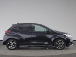 2023 Toyota Yaris 1.5 Vvt-H Design E-CVT Euro 6 (s/s) 5dr in Black — image 3