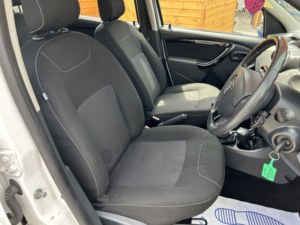 2013 Dacia Duster 1.5 Dci Laureate 4x4 in White — image 5