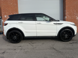 2013 Land Rover Range Rover Evoque 2.2 Sd4 Dynamic in White — image 3