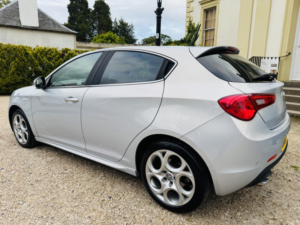 2017 Alfa Romeo Giulietta 2.0 New Giulietta 2.0 Jtdm-2 150hp Super Limited Edition in Silver — image 3