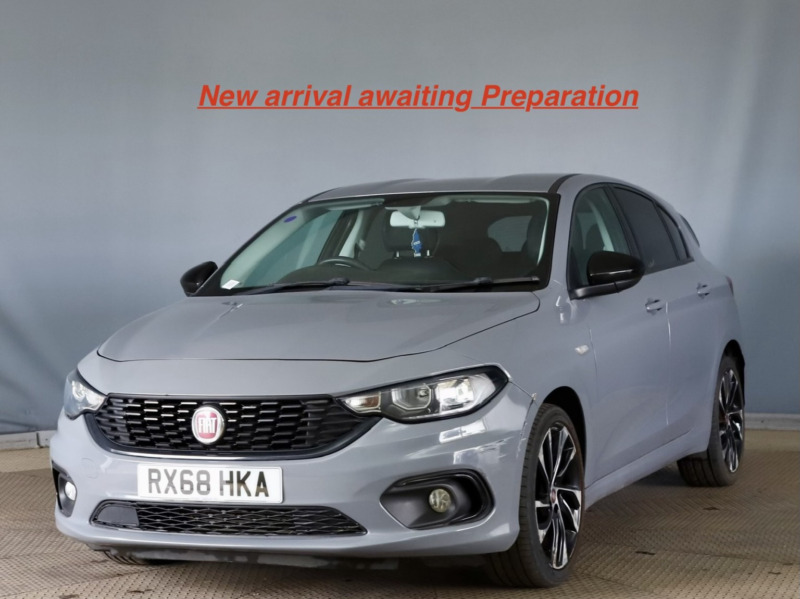 2018 Fiat Tipo 1.4 Tipo Hatchback 1.4 T-Jet 120hp S-Design in Grey — image 1