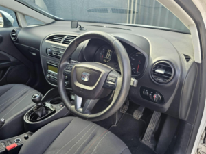 2011 SEAT Leon 1.6 Tdi Ecomotive Cr S Copa Euro 5 (s/s) 5dr in White — image 6