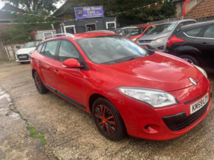 2009 Renault Megane 1.5 Dci Expression Sport Tourer Euro 4 5dr in Red — image 3