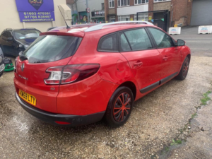 2009 Renault Megane 1.5 Dci Expression Sport Tourer Euro 4 5dr in Red — image 4