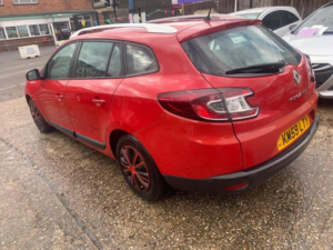 2009 Renault Megane 1.5 Dci Expression Sport Tourer Euro 4 5dr in Red — image 5